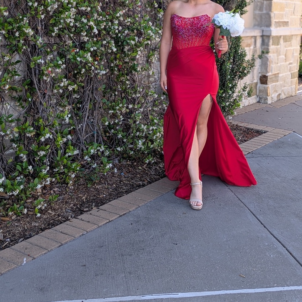 Elegant Red Strapless prom dress